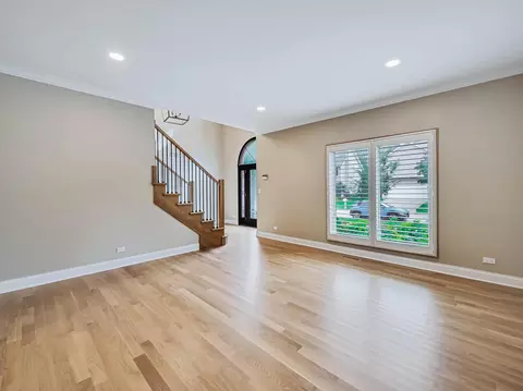 Living - 640 Downey St, Hoffman Estates, IL 60169 photo 2 of 9