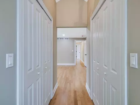 Entry Way - 640 Downey St, Hoffman Estates, IL 60169 photo 11 of 11