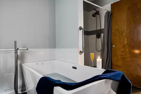 Bath - 16020 S Howard St, Plainfield, IL 60586 photo 6 of 7