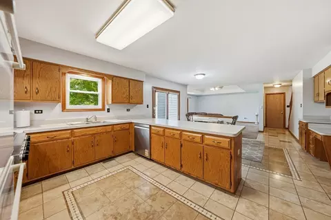 Kitchen - 16020 S Howard St, Plainfield, IL 60586 photo 3 of 5