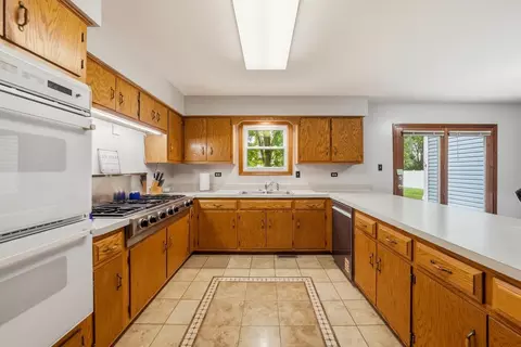 Kitchen - 16020 S Howard St, Plainfield, IL 60586 photo 2 of 5