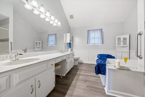 Bath - 16020 S Howard St, Plainfield, IL 60586 photo 2 of 7