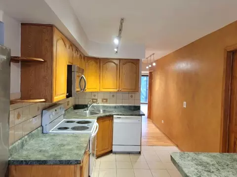 Kitchen - 9709 Bianco Ter #E, Des Plaines, IL 60016 photo 2 of 3