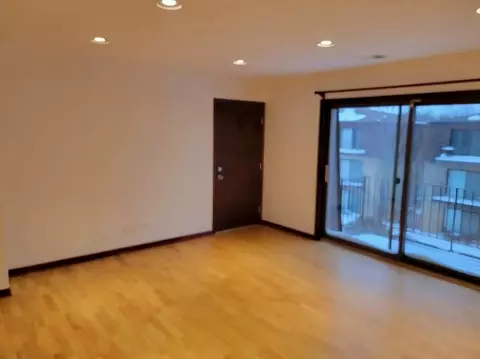 Living - 9709 Bianco Ter #E, Des Plaines, IL 60016 photo 1 of 2