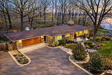 720 South St, Barrington, IL 60010