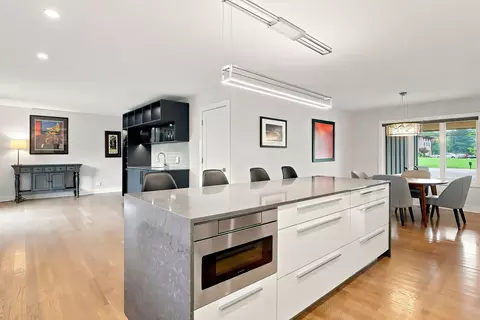 Kitchen - 9 S580 Clarendon Hills Rd, Willowbrook, IL 60527 photo 4 of 13