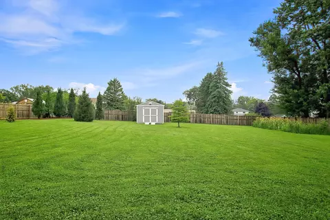 Exterior - 9 S580 Clarendon Hills Rd, Willowbrook, IL 60527 photo 5 of 7