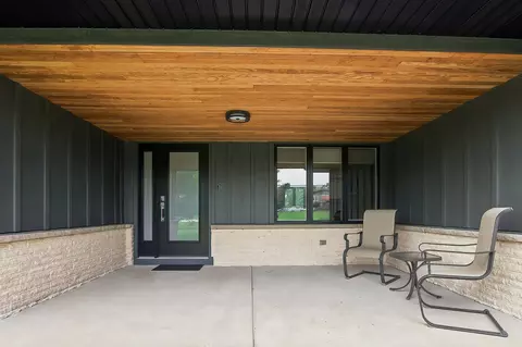 Exterior - 9 S580 Clarendon Hills Rd, Willowbrook, IL 60527 photo 3 of 7