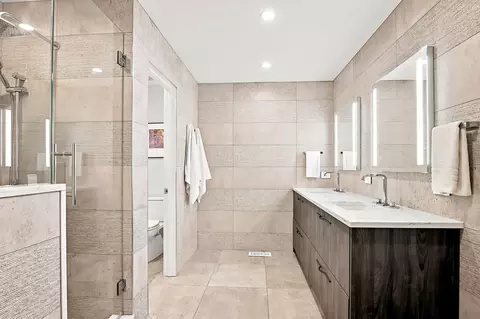 Bath - 9 S580 Clarendon Hills Rd, Willowbrook, IL 60527 photo 3 of 4