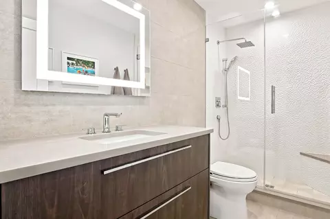 Bath - 9 S580 Clarendon Hills Rd, Willowbrook, IL 60527 photo 1 of 4