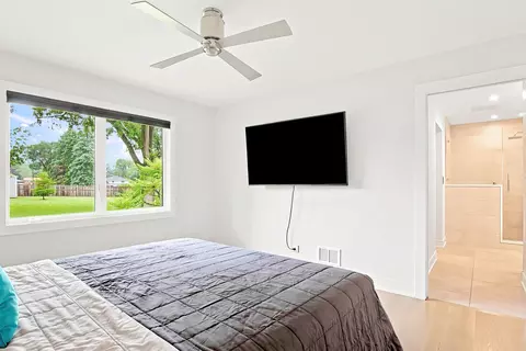Bedroom - 9 S580 Clarendon Hills Rd, Willowbrook, IL 60527 photo 5 of 5