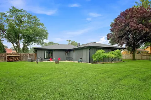 Exterior - 9 S580 Clarendon Hills Rd, Willowbrook, IL 60527 photo 6 of 7