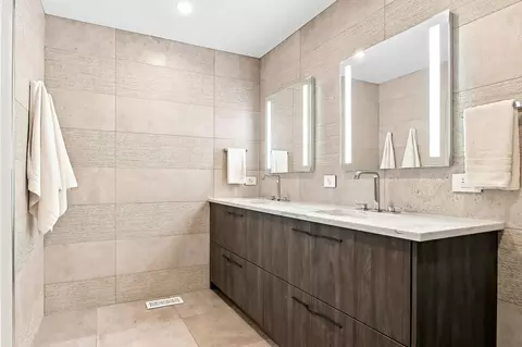 Bath - 9 S580 Clarendon Hills Rd, Willowbrook, IL 60527 photo 2 of 4