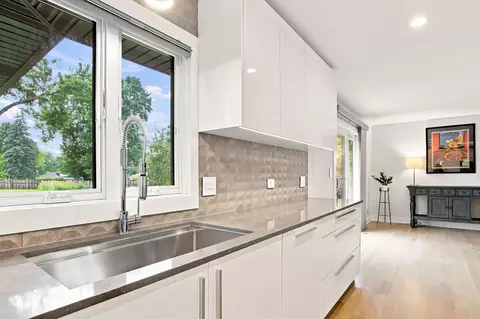 Kitchen - 9 S580 Clarendon Hills Rd, Willowbrook, IL 60527 photo 5 of 13