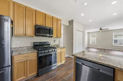 Kitchen - 32804 Bending Creek Rd, Lakemoor, IL 60051 photo 2 of 4