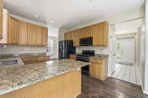 Kitchen - 32804 Bending Creek Rd, Lakemoor, IL 60051 photo 4 of 4