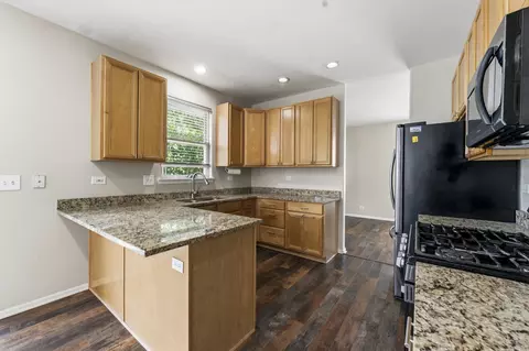 Kitchen - 32804 Bending Creek Rd, Lakemoor, IL 60051 photo 3 of 4