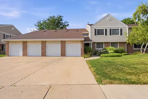 938 Hidden Lake Dr #938, Buffalo Grove, IL 60089
