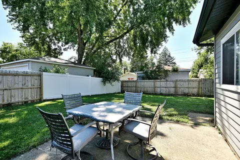 Exterior - 129 Springleaf Dr, Bolingbrook, IL 60440 photo 2 of 5