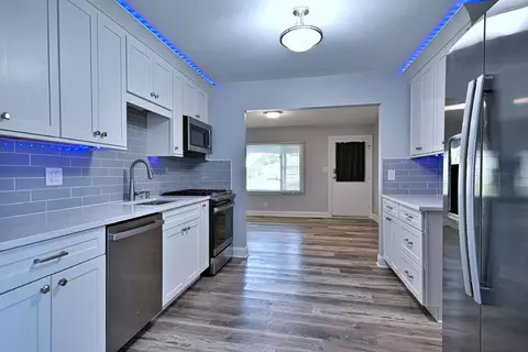 Kitchen - 129 Springleaf Dr, Bolingbrook, IL 60440 photo 2 of 3