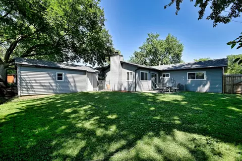 Exterior - 129 Springleaf Dr, Bolingbrook, IL 60440 photo 3 of 5