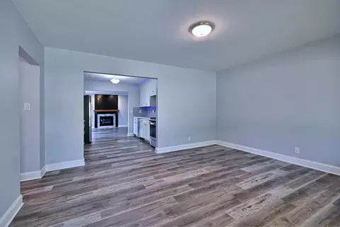 Living - 129 Springleaf Dr, Bolingbrook, IL 60440 photo 7 of 9