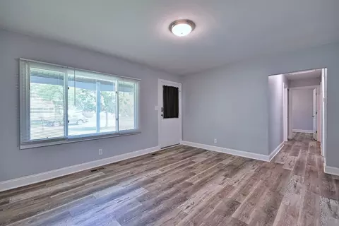 Living - 129 Springleaf Dr, Bolingbrook, IL 60440 photo 8 of 9