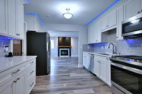 Kitchen - 129 Springleaf Dr, Bolingbrook, IL 60440 photo 1 of 3