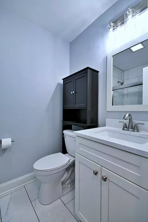 Bath - 129 Springleaf Dr, Bolingbrook, IL 60440 photo 1 of 3