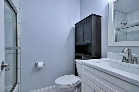 Bath - 129 Springleaf Dr, Bolingbrook, IL 60440 photo 3 of 3
