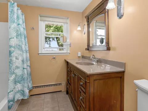 Bath - 185 N Lynn Ct, Kankakee, IL 60901 photo 3 of 3