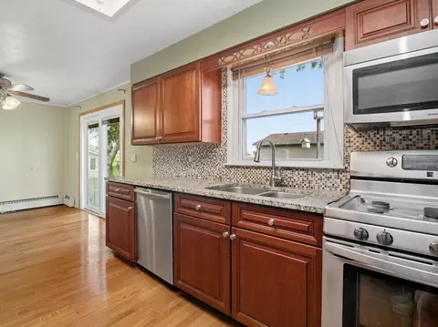 Kitchen - 185 N Lynn Ct, Kankakee, IL 60901 photo 3 of 3