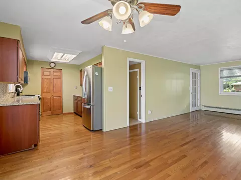 Living - 185 N Lynn Ct, Kankakee, IL 60901 photo 6 of 6