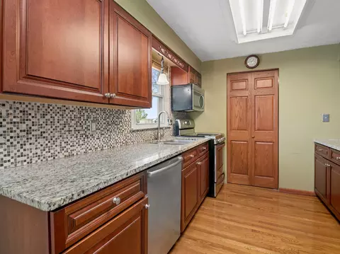 Kitchen - 185 N Lynn Ct, Kankakee, IL 60901 photo 1 of 3