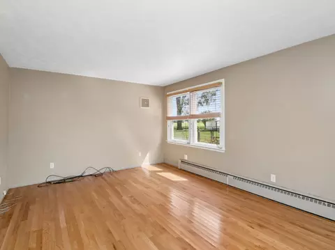 Living - 185 N Lynn Ct, Kankakee, IL 60901 photo 1 of 6