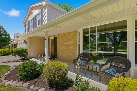 Exterior - 619 E Bauer Rd, Naperville, IL 60563 photo 3 of 10
