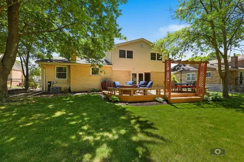 Exterior - 619 E Bauer Rd, Naperville, IL 60563 photo 10 of 10