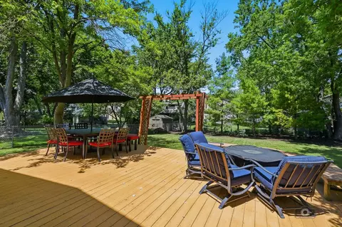 Exterior - 619 E Bauer Rd, Naperville, IL 60563 photo 4 of 10