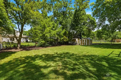 Exterior - 619 E Bauer Rd, Naperville, IL 60563 photo 7 of 10
