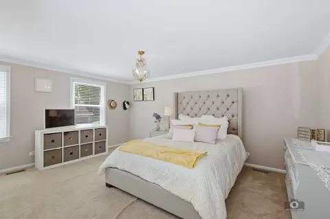 Bedroom - 619 E Bauer Rd, Naperville, IL 60563 photo 1 of 3