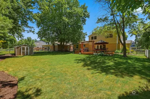 Exterior - 619 E Bauer Rd, Naperville, IL 60563 photo 8 of 10