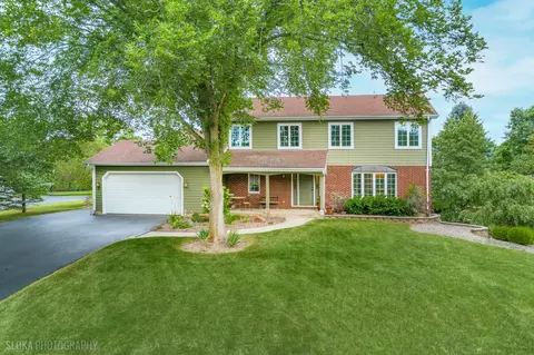 10410 Saddlebred Trl, Woodstock, IL 60098