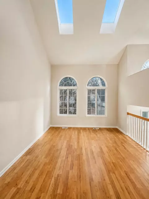 Living - 2309 Dawson Ln, Algonquin, IL 60102 photo 2 of 3