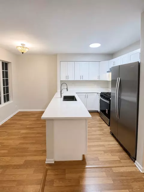 Kitchen - 2309 Dawson Ln, Algonquin, IL 60102 photo 4 of 6