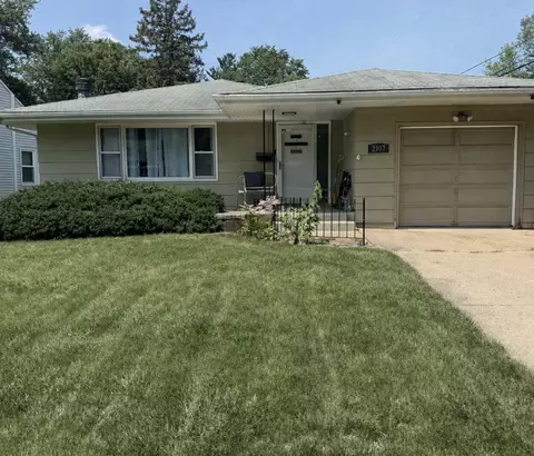 2107 Ohio Pkwy, Rockford, IL 61108