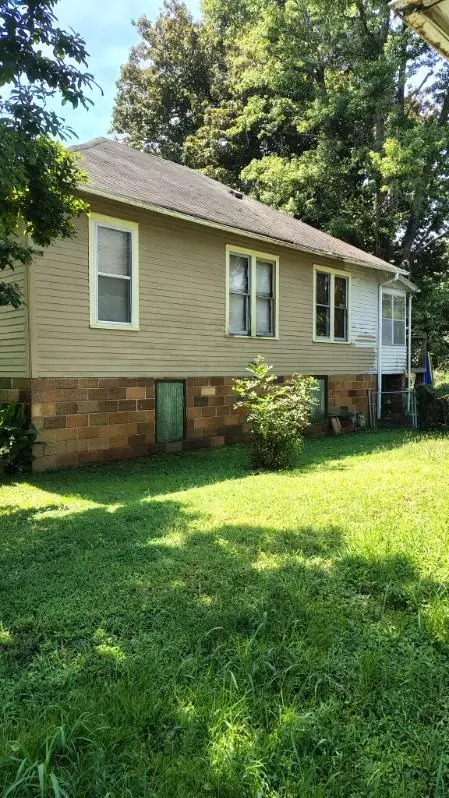 Exterior - 117 S Reader St, Mounds, IL 62964 photo 3 of 5