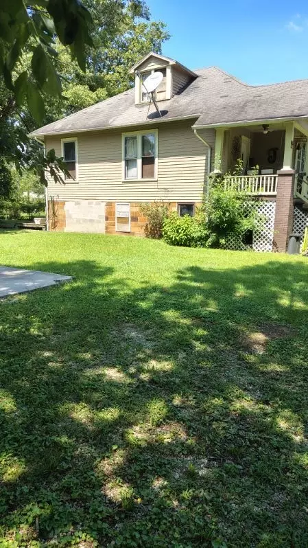 Exterior - 117 S Reader St, Mounds, IL 62964 photo 2 of 5