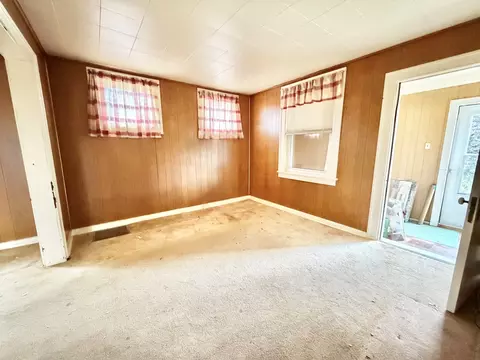 Living - 14613 Avers Ave, Midlothian, IL 60445 photo 2 of 2