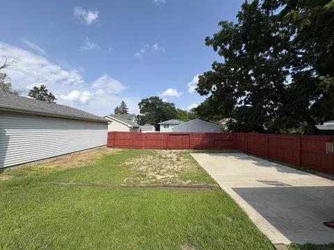 Exterior - 1423 Pulaski St, Peru, IL 61354 photo 4 of 5