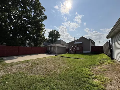 Exterior - 1423 Pulaski St, Peru, IL 61354 photo 3 of 5